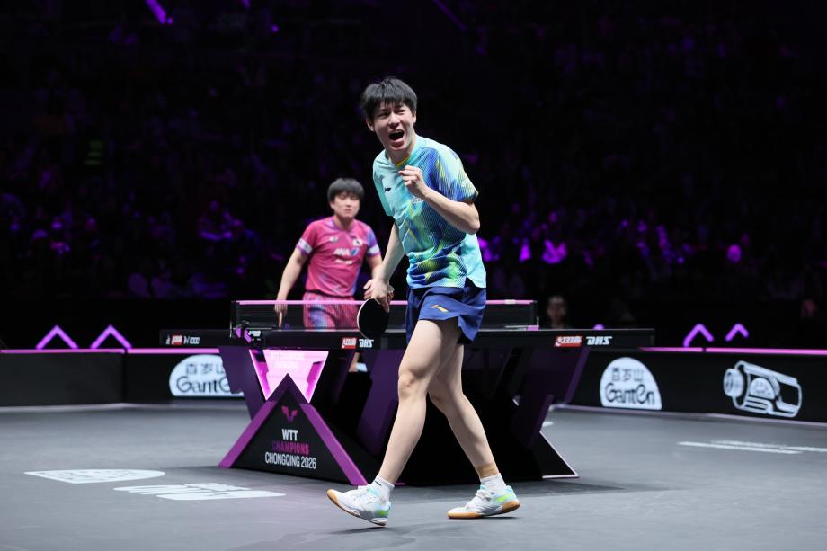 leyu公司-WTT重庆冠军赛-温瑞博4-2张本智和晋级男单决赛